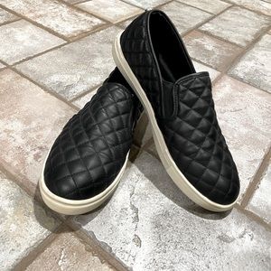 STEVE MADDEN QUILTED SLIP ONS
